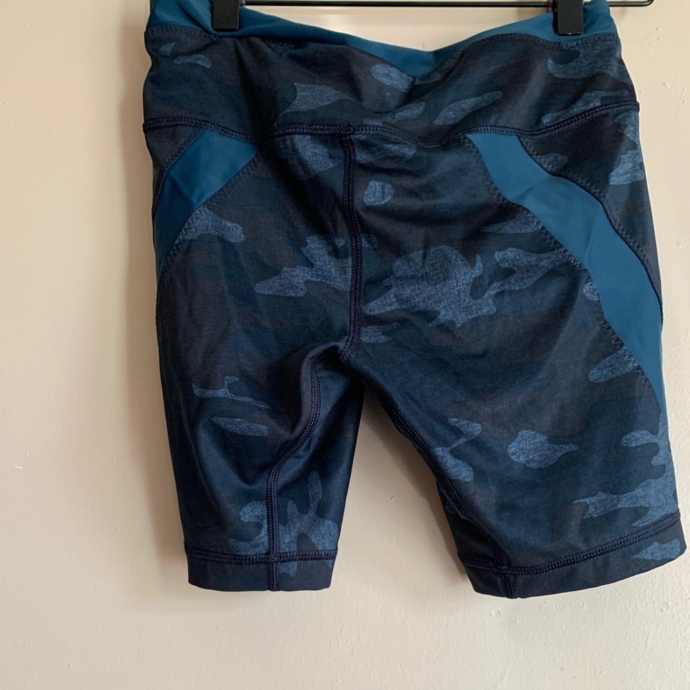 Lululemon Athletica Blue Camouflage Shorts Athletic Casual Women Size Small - Picture 3 of 4